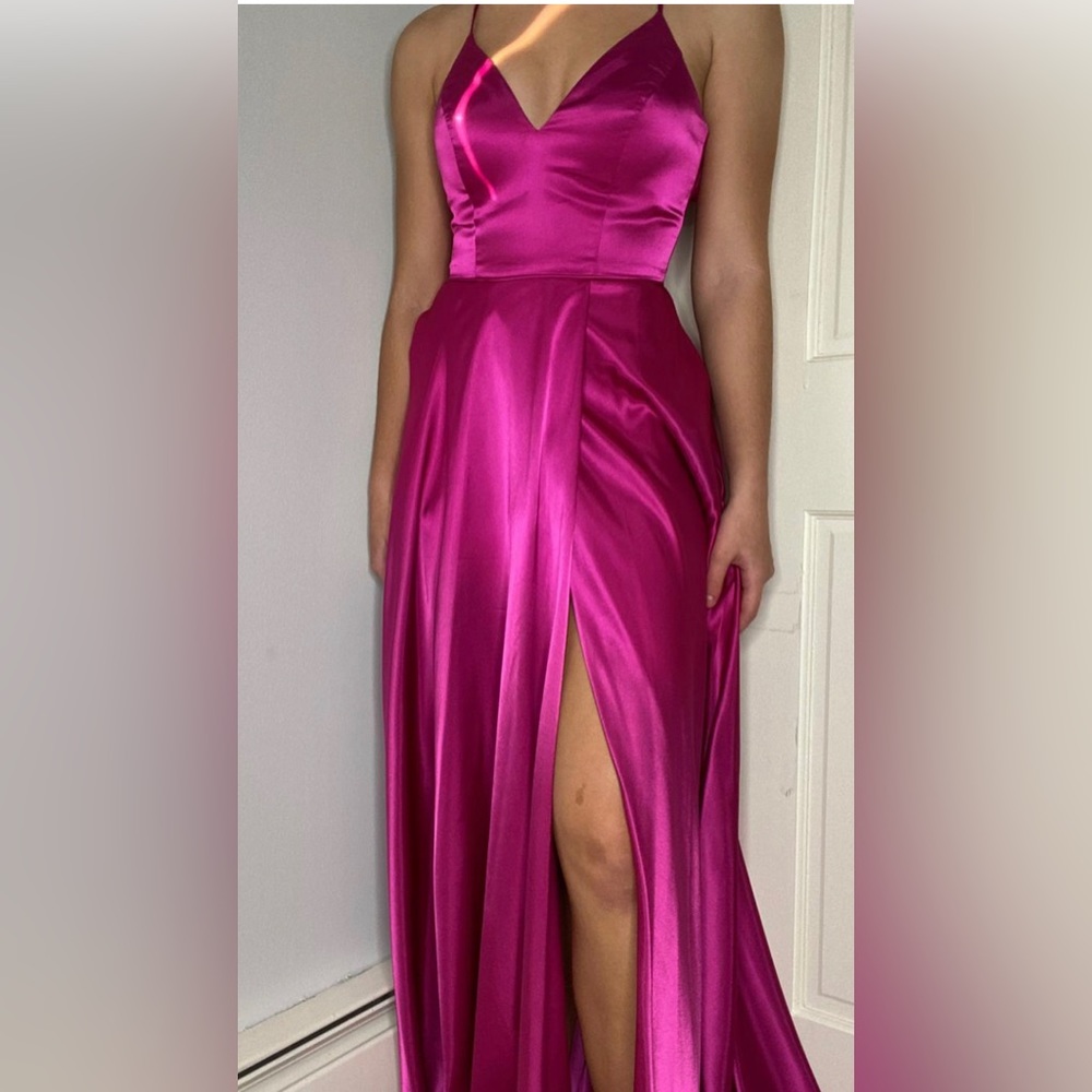 "A Shape" Magenta Prom Dress. Size 0-1. Blondie Nites